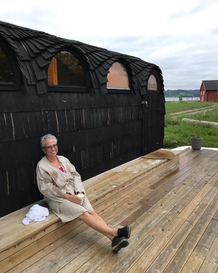 Saga, Et Unikt, Sjarmerende Badehotell Med Fa Rom, Sauna Og Badebrygge - Inderoy Straumen  Экстерьер фото