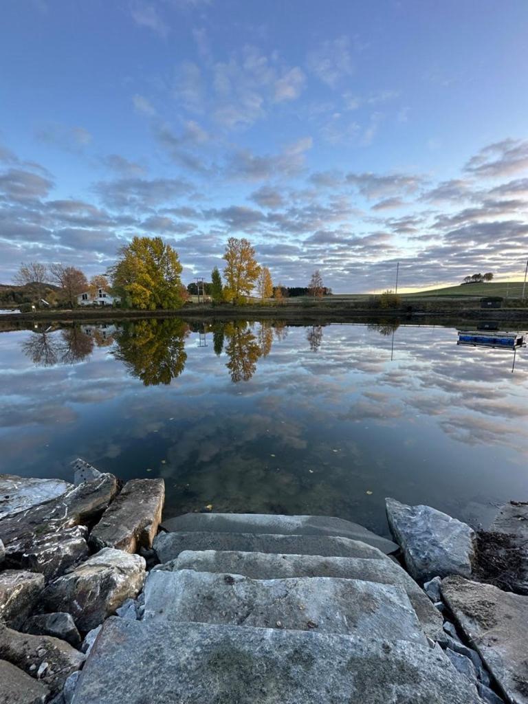 Saga, Et Unikt, Sjarmerende Badehotell Med Fa Rom, Sauna Og Badebrygge - Inderoy Straumen  Экстерьер фото