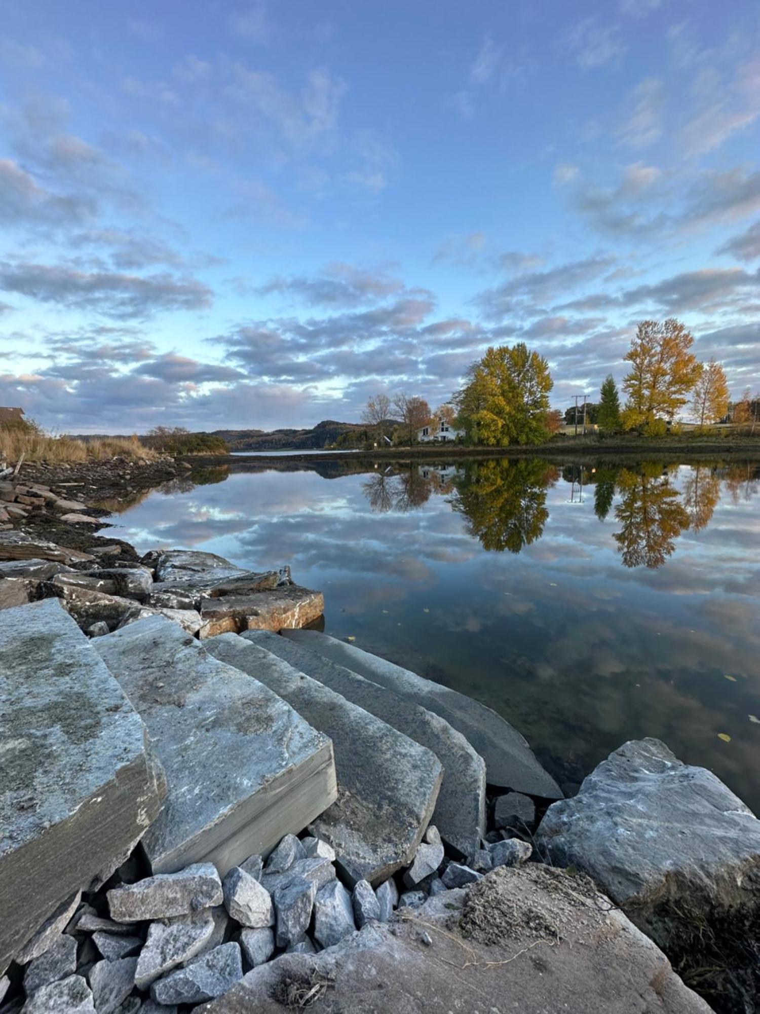 Saga, Et Unikt, Sjarmerende Badehotell Med Fa Rom, Sauna Og Badebrygge - Inderoy Straumen  Экстерьер фото