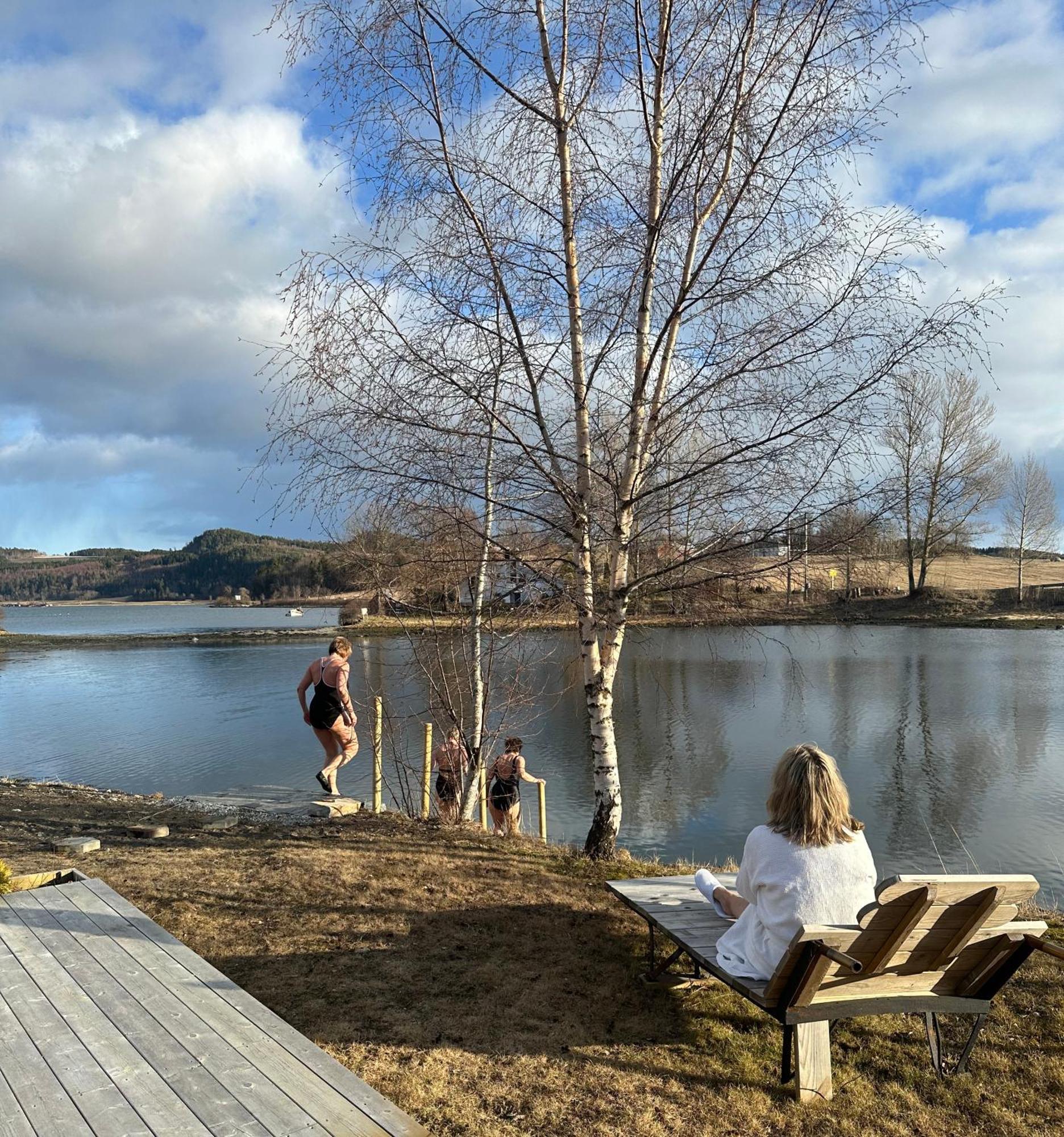 Saga, Et Unikt, Sjarmerende Badehotell Med Fa Rom, Sauna Og Badebrygge - Inderoy Straumen  Экстерьер фото