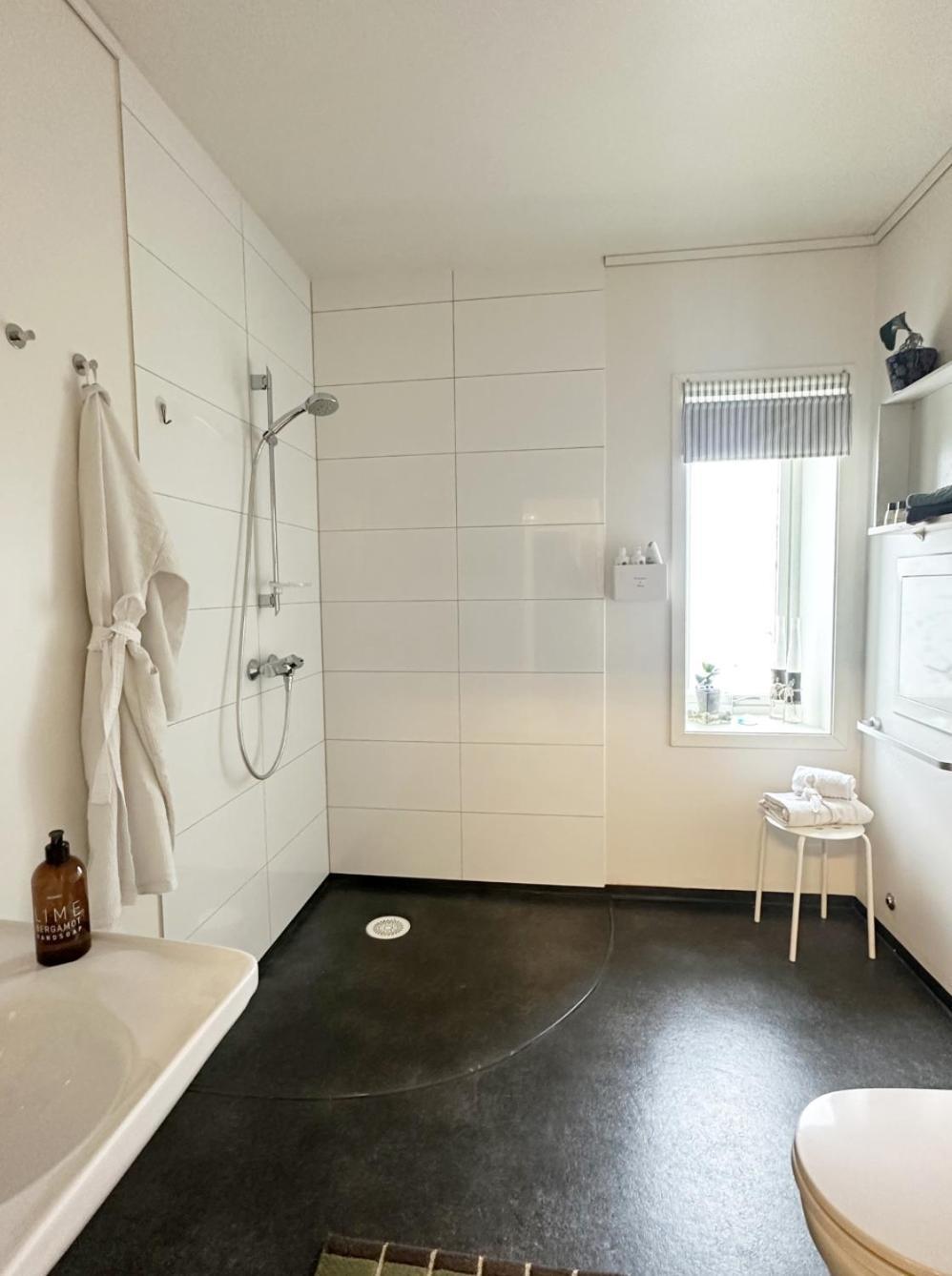 Saga, Et Unikt, Sjarmerende Badehotell Med Fa Rom, Sauna Og Badebrygge - Inderoy Straumen  Экстерьер фото