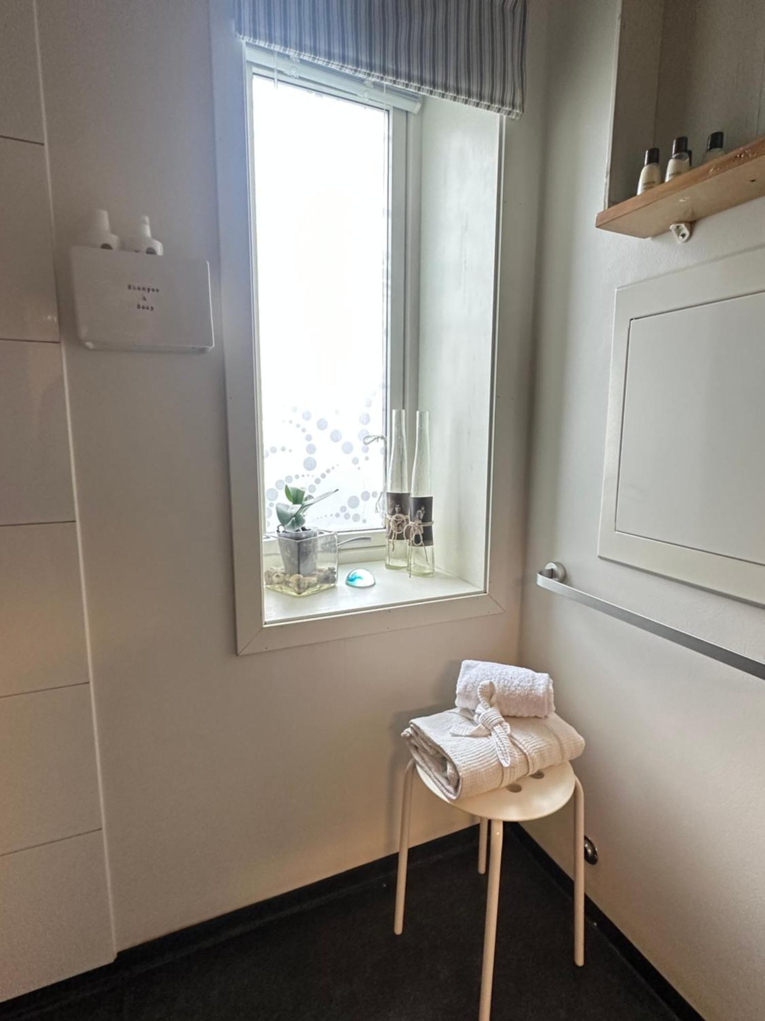 Saga, Et Unikt, Sjarmerende Badehotell Med Fa Rom, Sauna Og Badebrygge - Inderoy Straumen  Экстерьер фото