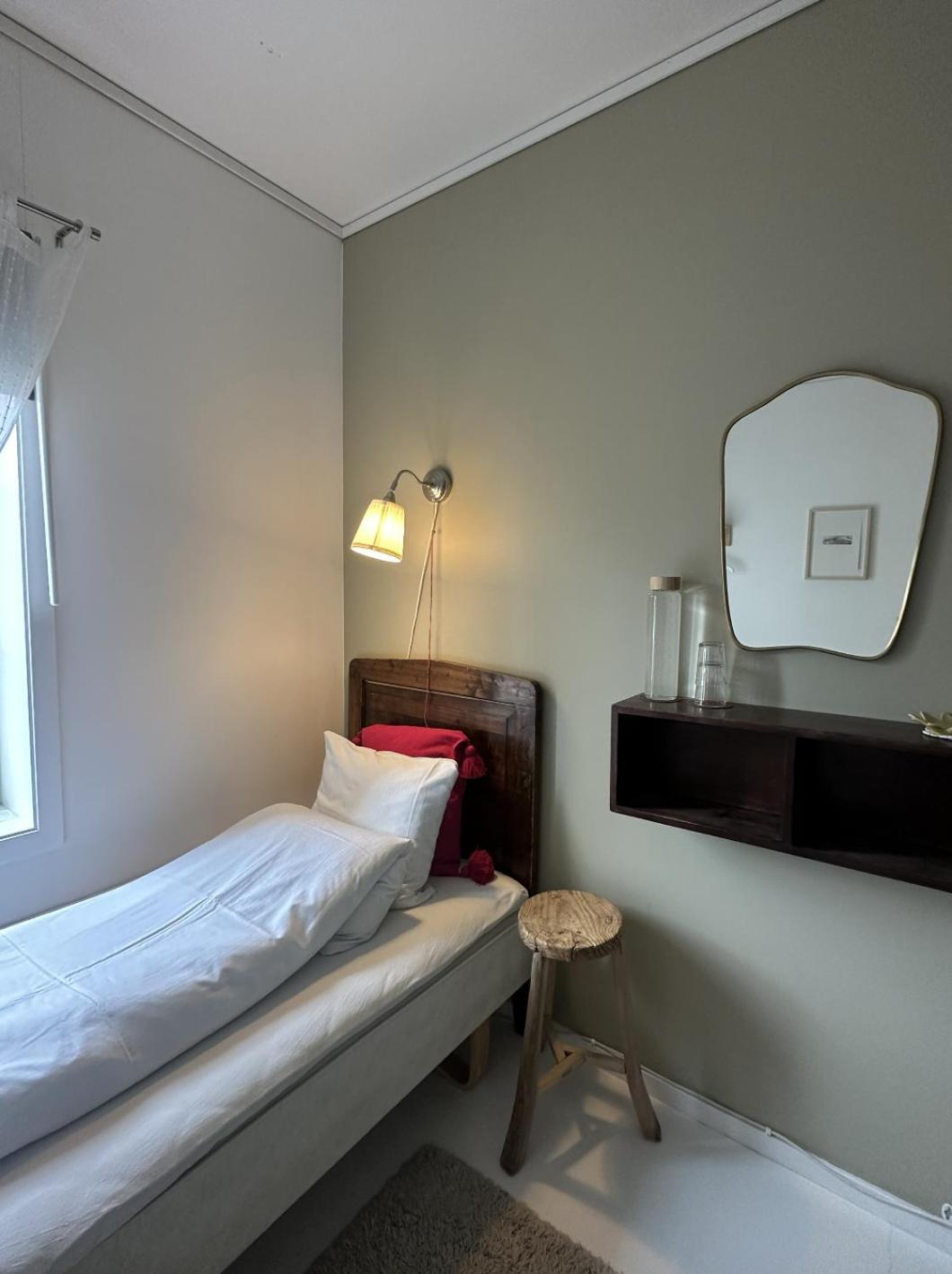Saga, Et Unikt, Sjarmerende Badehotell Med Fa Rom, Sauna Og Badebrygge - Inderoy Straumen  Экстерьер фото