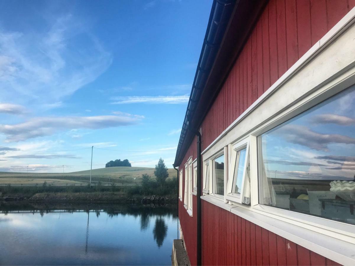 Saga, Et Unikt, Sjarmerende Badehotell Med Fa Rom, Sauna Og Badebrygge - Inderoy Straumen  Экстерьер фото